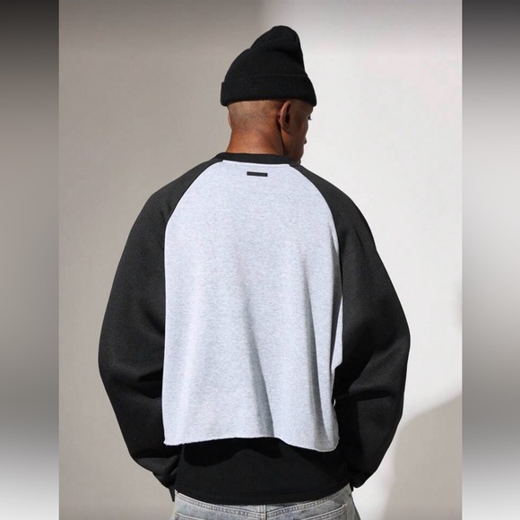 SHEIN Sumwon brand Black and Gray Crewneck Sweater with Red Logo - Picture 2 of 10